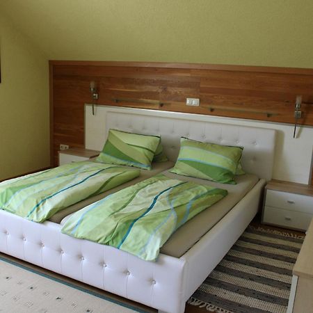 Ferienwohnung Und Gaestezimmer Gaspar Halbenrain Екстериор снимка
