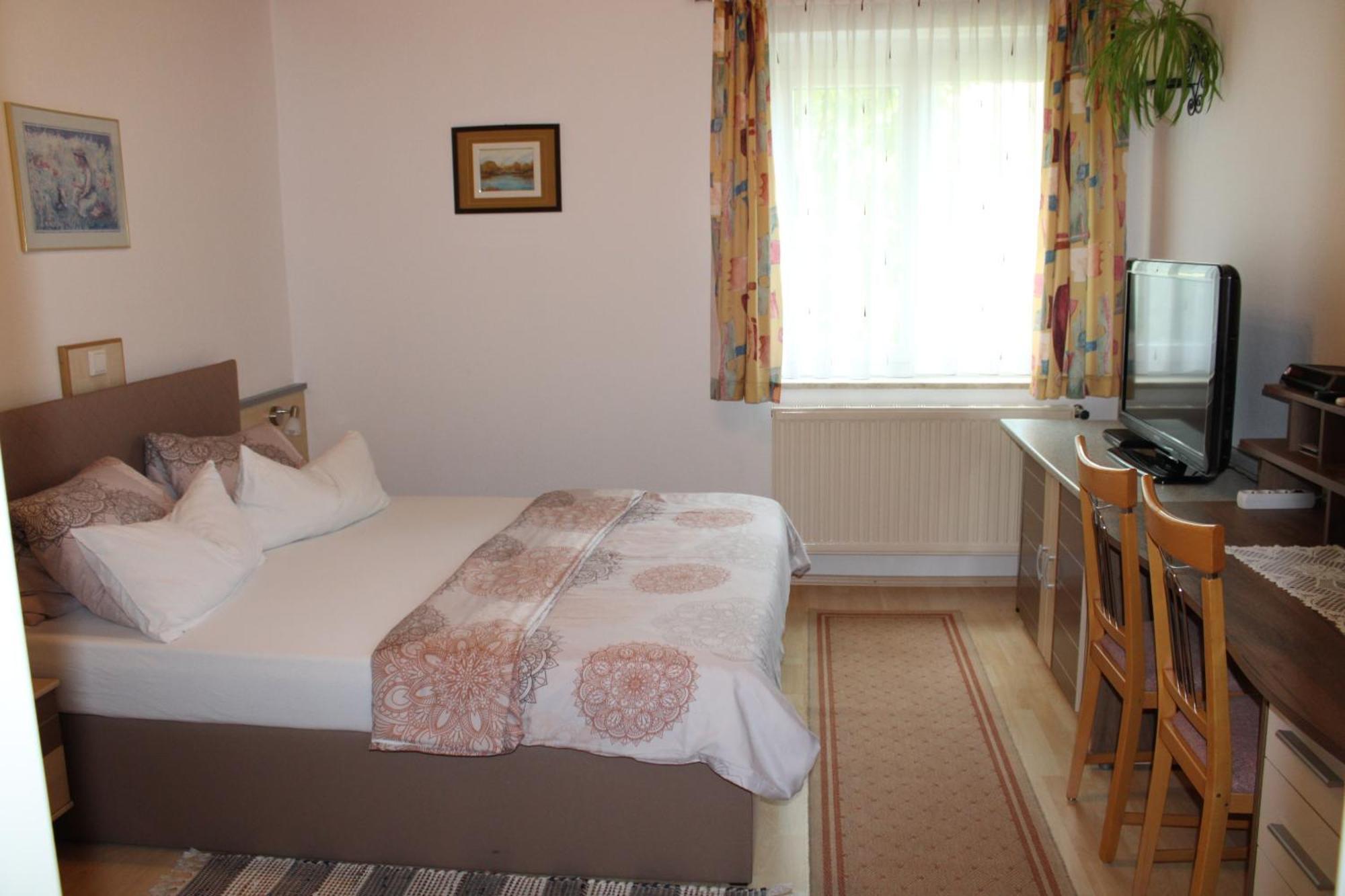 Ferienwohnung Und Gaestezimmer Gaspar Halbenrain Екстериор снимка