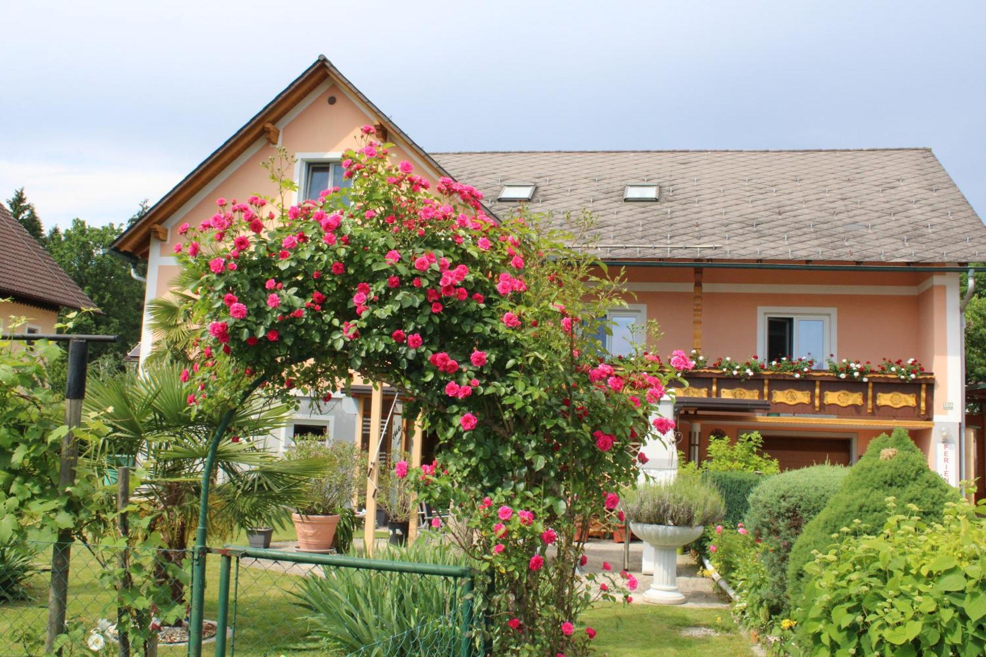 Ferienwohnung Und Gaestezimmer Gaspar Halbenrain Екстериор снимка