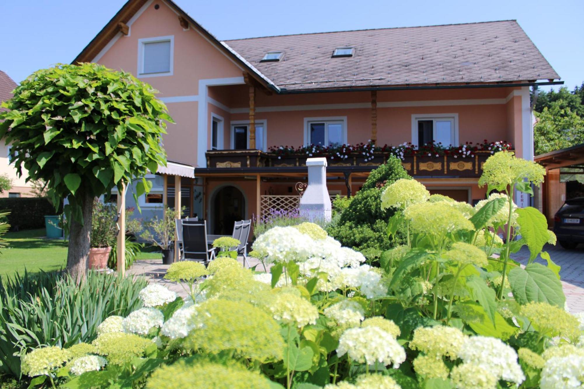 Ferienwohnung Und Gaestezimmer Gaspar Halbenrain Екстериор снимка